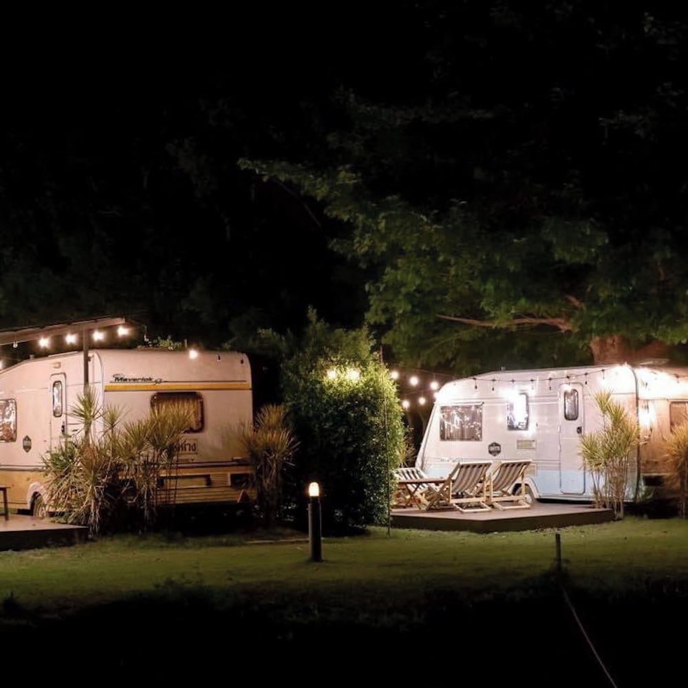 Campervan for 2 adults and 2 children - Photo 14