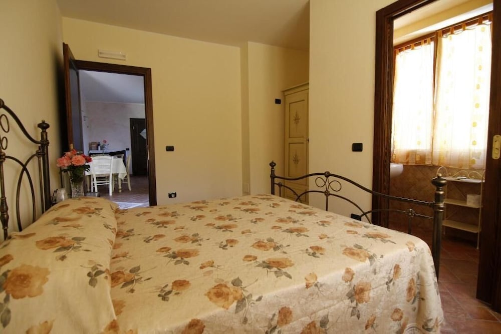 Basic Double Room photo 2