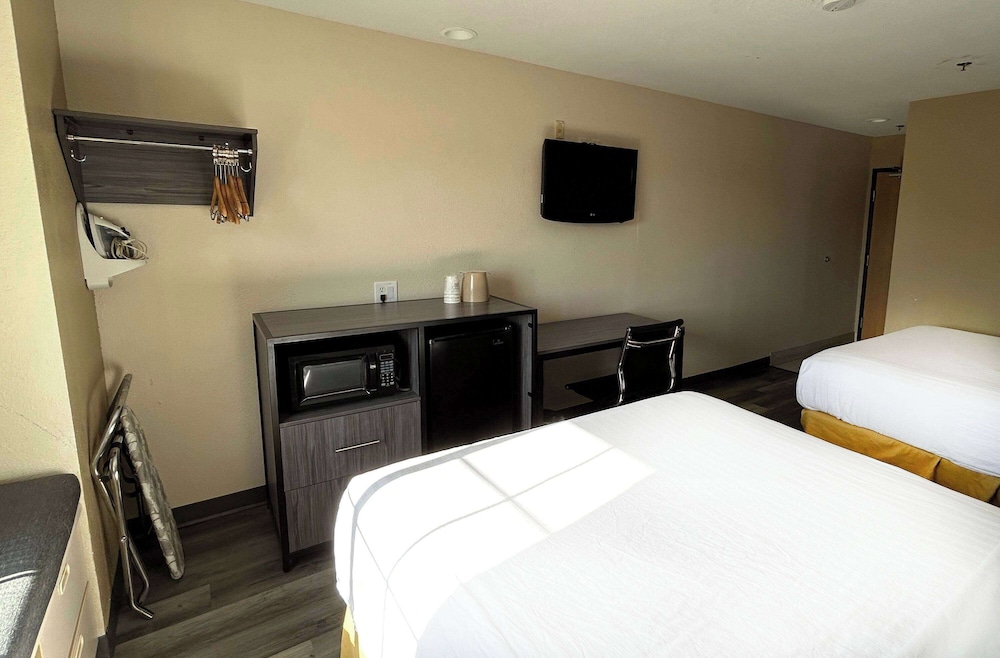 Room, 2 Queen Beds - Photo 2