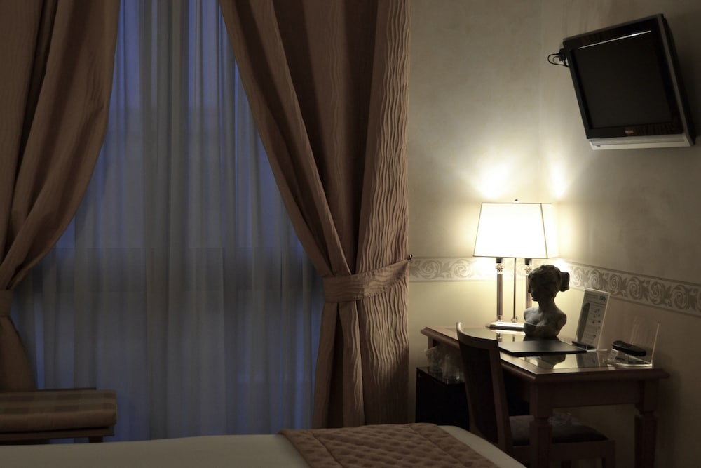 Deluxe Double or Twin Room - Photo 3