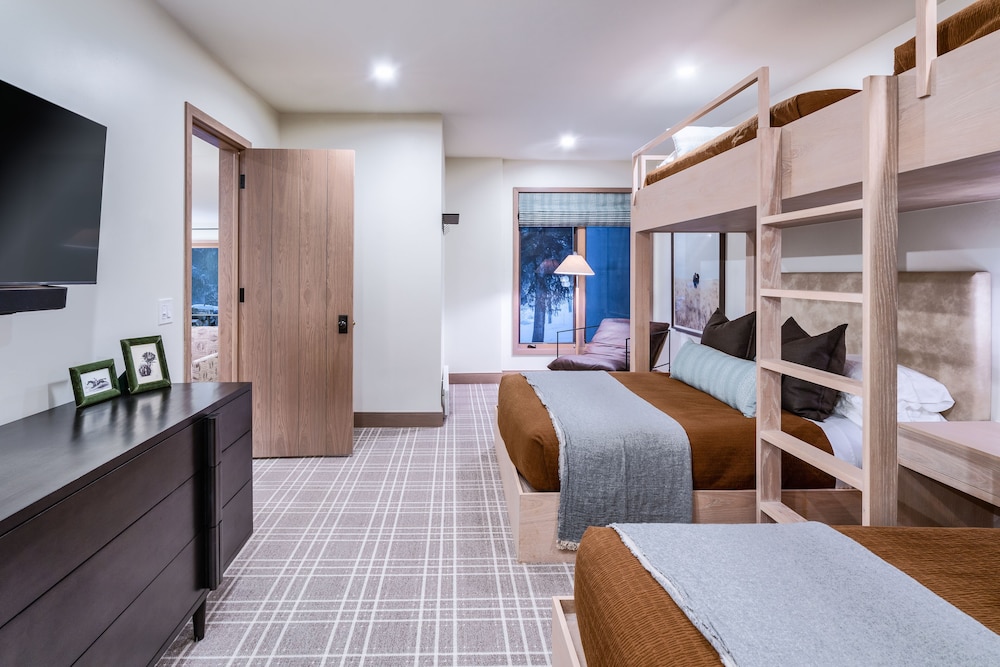 Luxury Condo, 2 Bedrooms photo 2