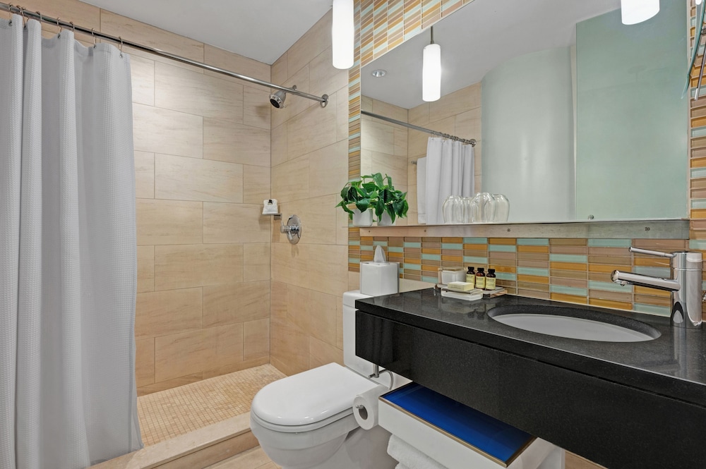 Deluxe Room, 2 Queen Beds, Mobility Accessible