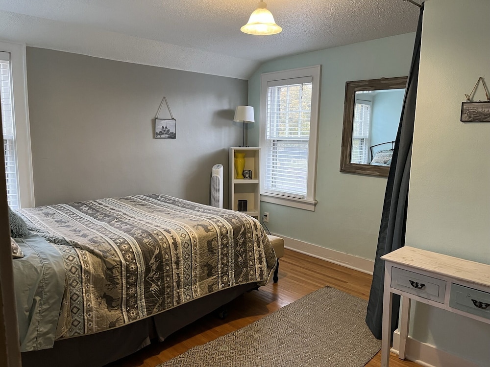 Historic Twin Tudors Northwest Room KP1400NW
