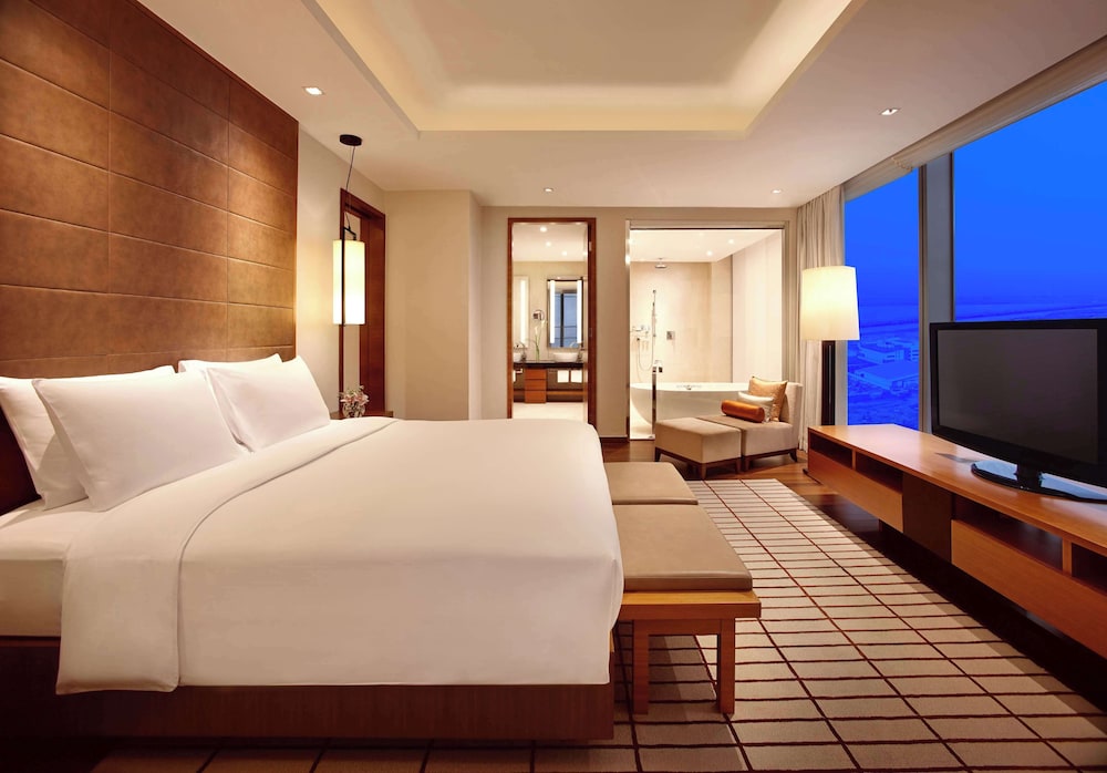 Premier Suite - Photo 5