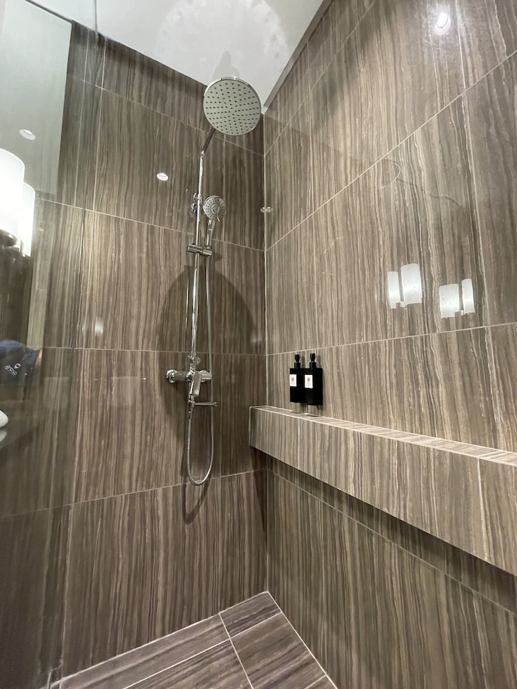 Executive Room - Photo 6