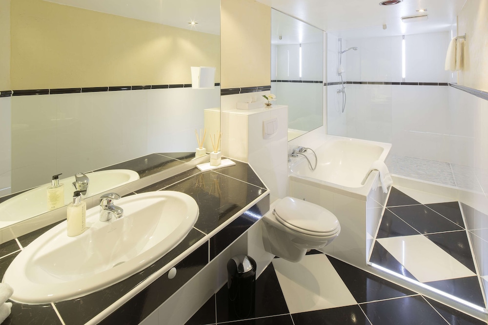 Standard Double or Twin Room photo 3