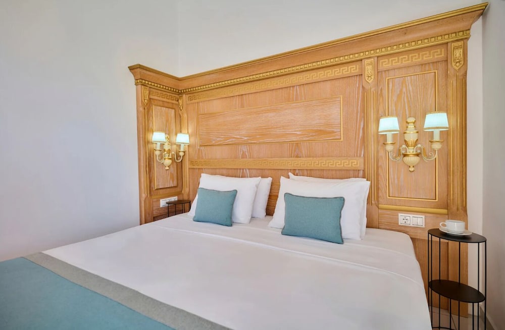 Standard Double or Twin Room, Partial Sea View