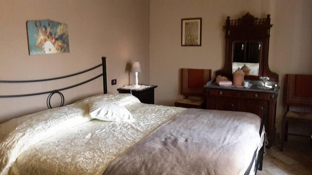 Classic Double Room, Hill View photo 2