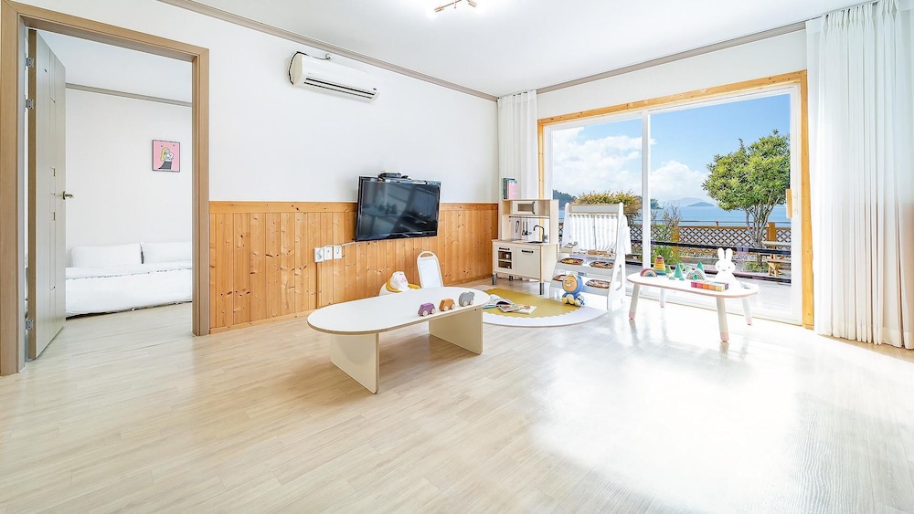 Basic Room, 2 Bedrooms (Bada4(Ocean view)-Kidsroom) photo 1
