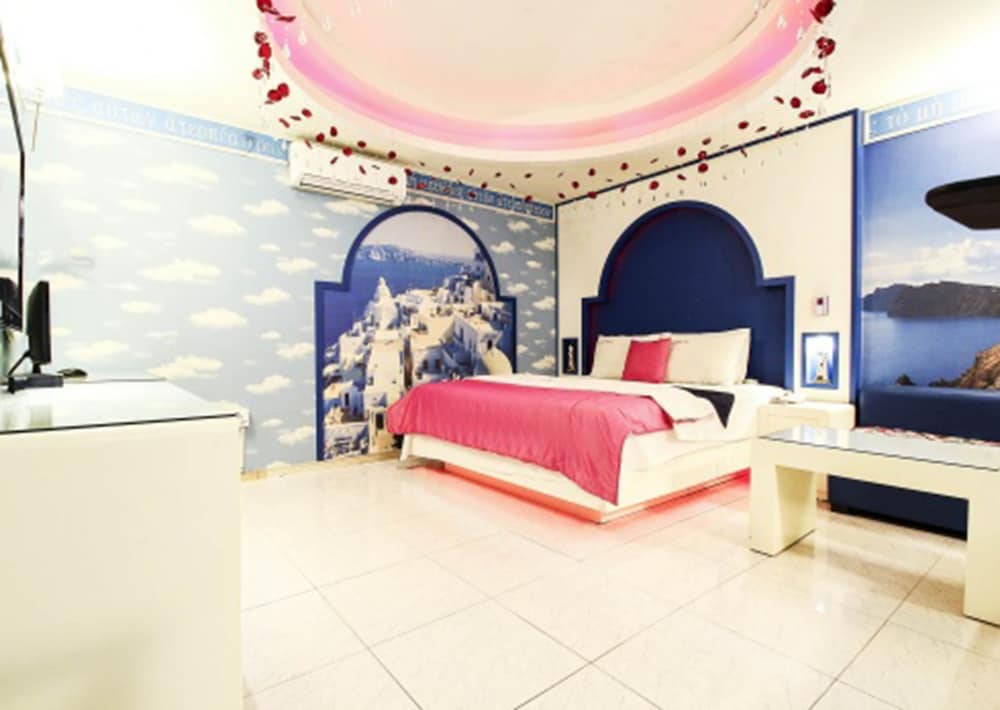 Suite (World) photo 1