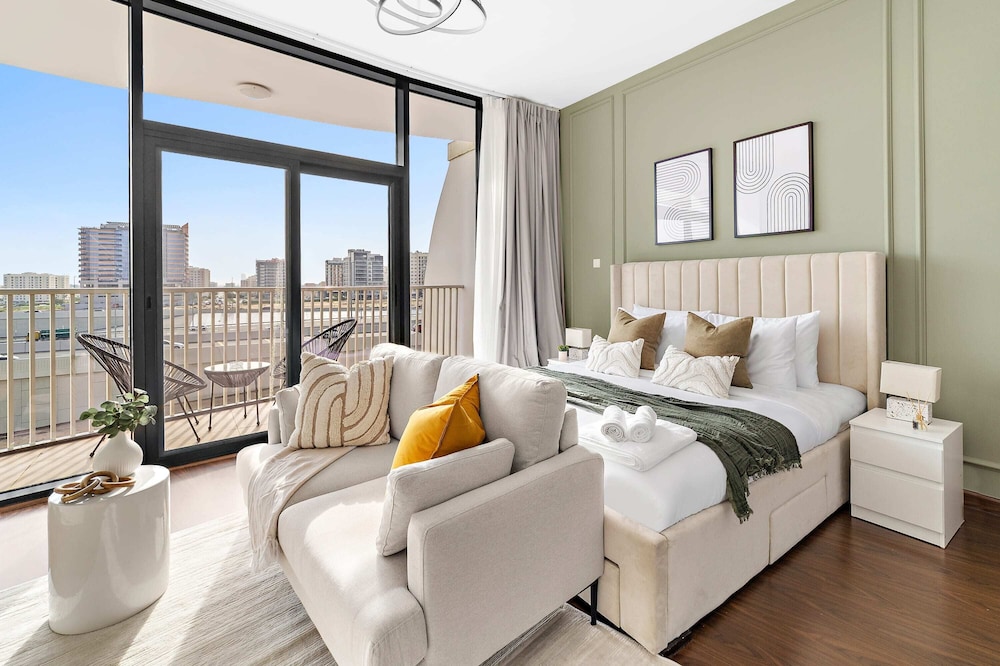 Classic Studio, Balcony, City View photo 1