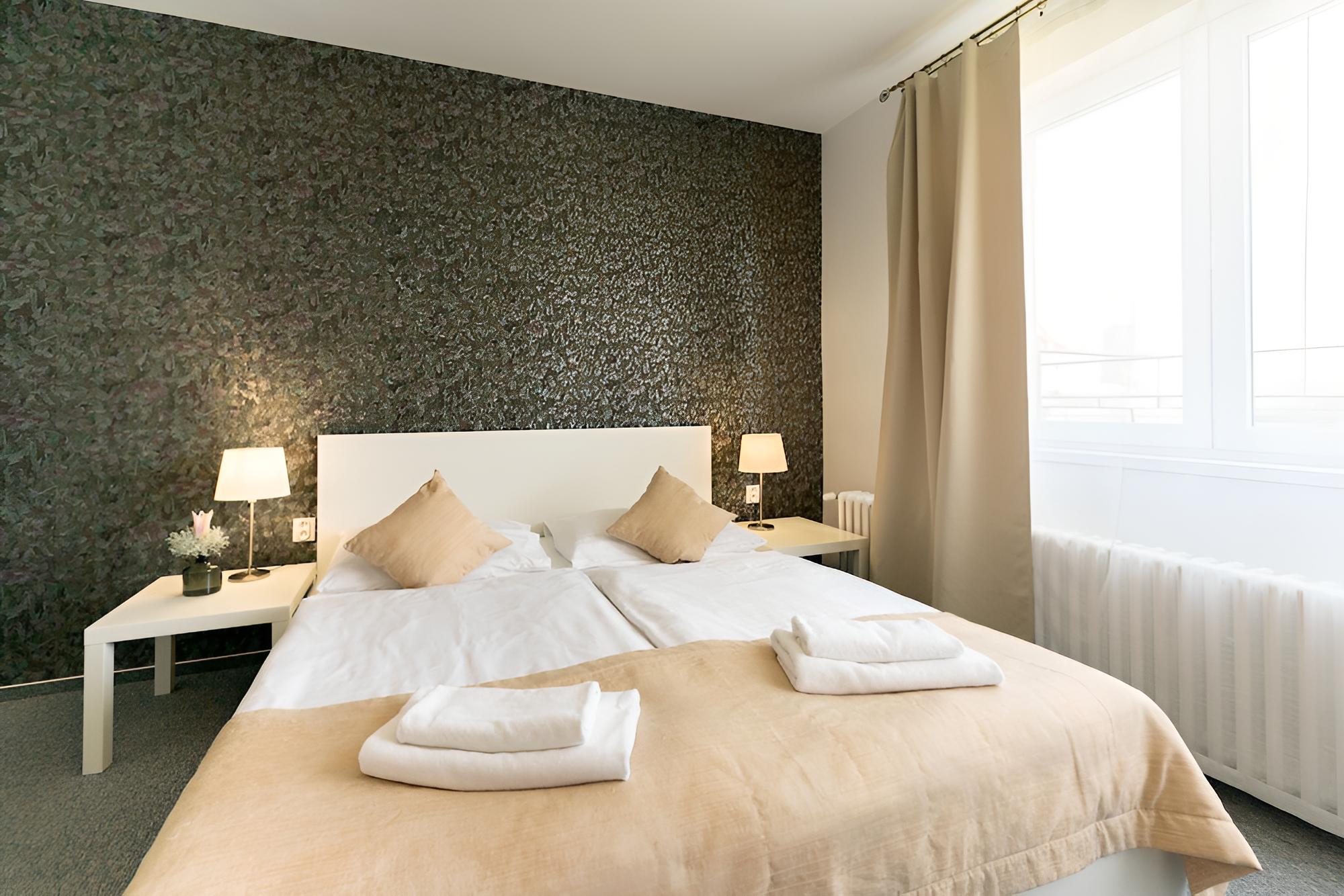 Deluxe Double Room, 1 Bedroom, Patio, City View photo 1
