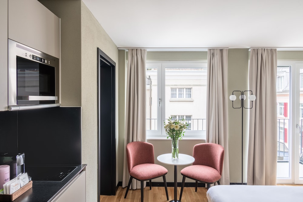 Medium Studio, Kitchen, Balcony