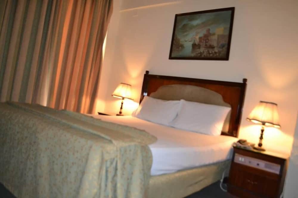 Deluxe Double or Twin Room, Sea View (With Extra Bed) photo 3