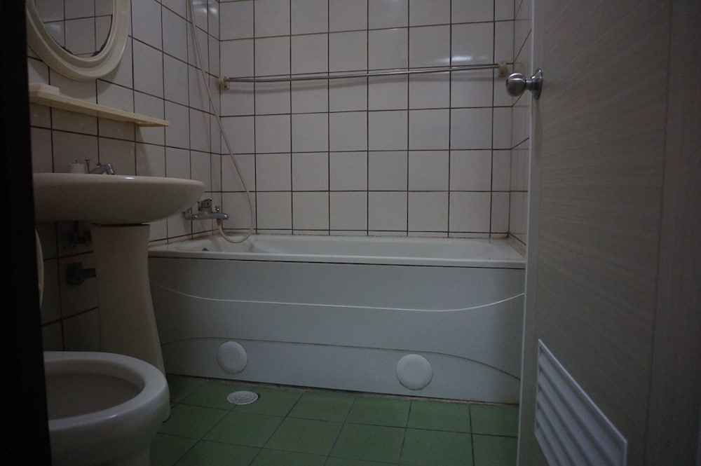 Basic Suite (201) photo 2