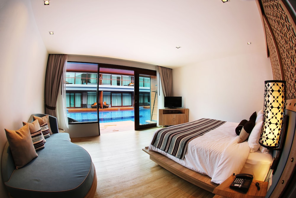 Deluxe Pool Access Double Room photo 3
