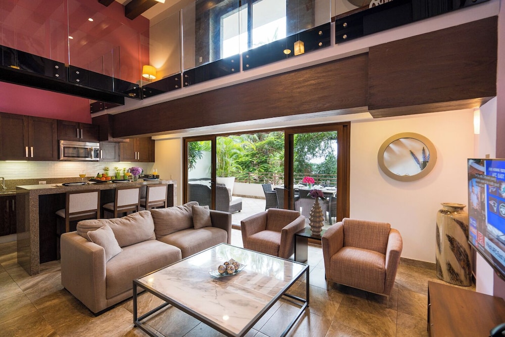 Deluxe Loft, 2 Bedrooms, Street View