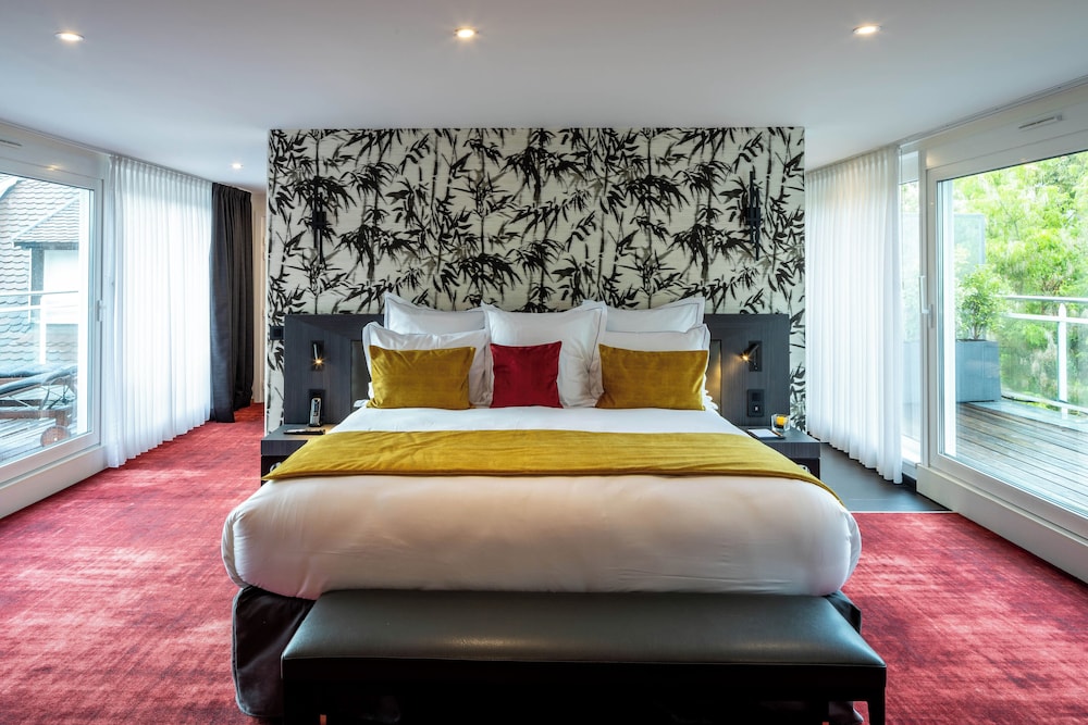 Signature Suite - Photo 4