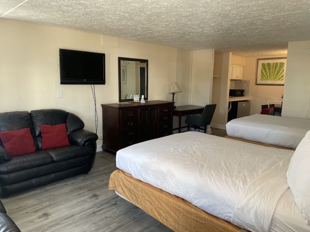 Suite, 2 Double Beds, Non Smoking photo 2