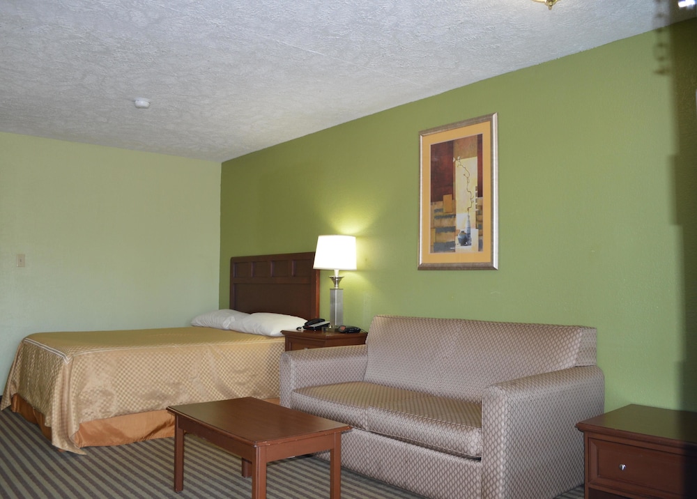 One Queen Bed, Smoking photo 1