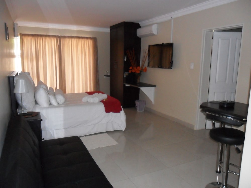 Luxury Room, 1 Queen Bed, Non Smoking photo 1