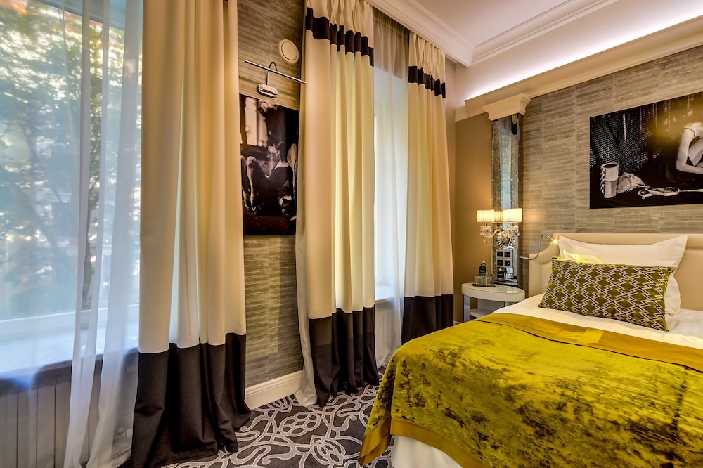 Junior Double or Twin Room photo 2