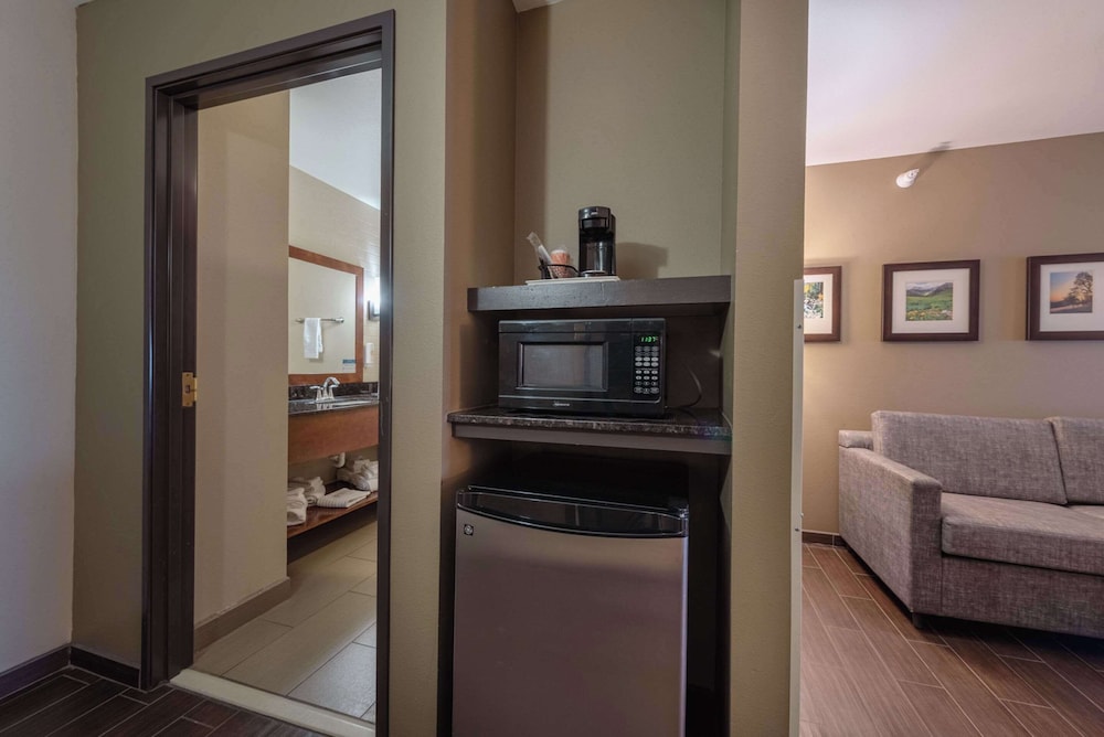 Suite, Multiple Beds, Non Smoking - Photo 10