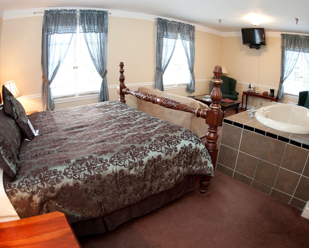 Romantic Suite, Jetted Tub
