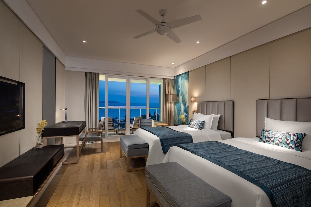Superior Ocean View Twin Room photo 3