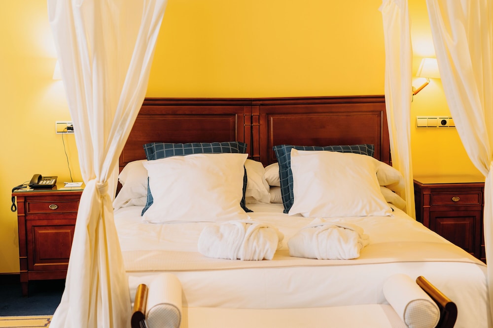 Habitación Doble Básica o con Dos Camas