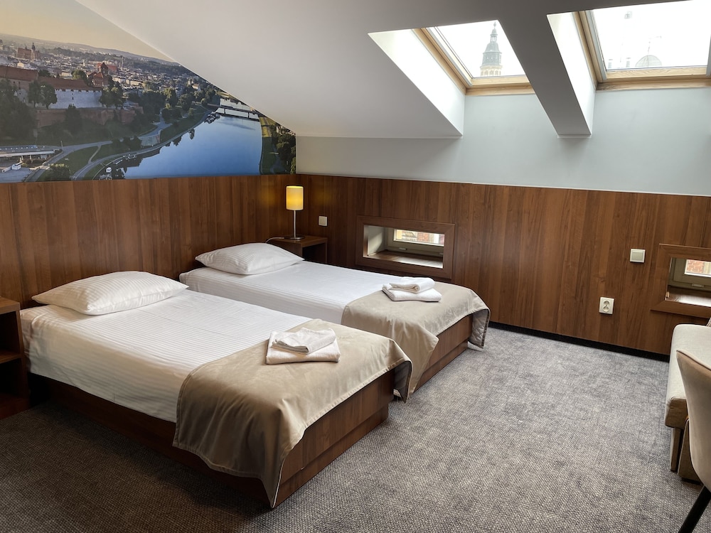 Economy Triple Room - Photo 3