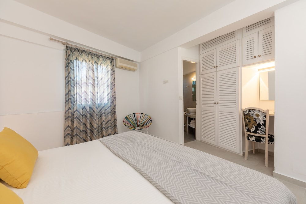Deluxe Room, Balcony - Photo 9