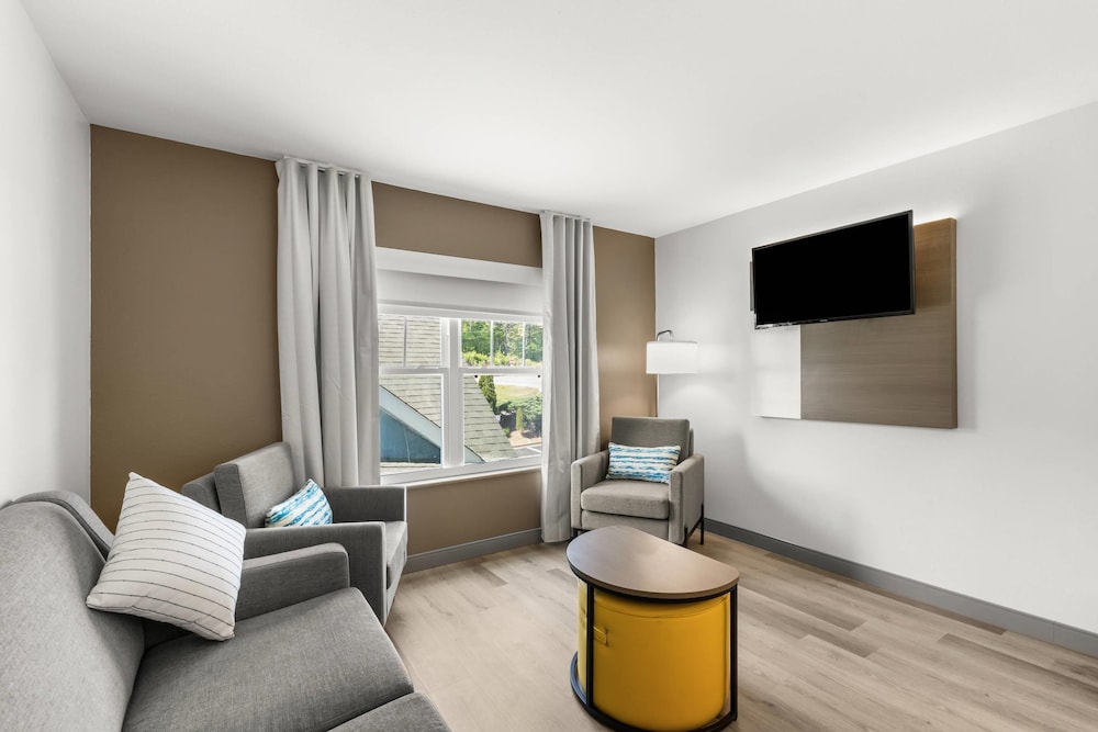 Suite, Multiple Beds, Non Smoking - Photo 4