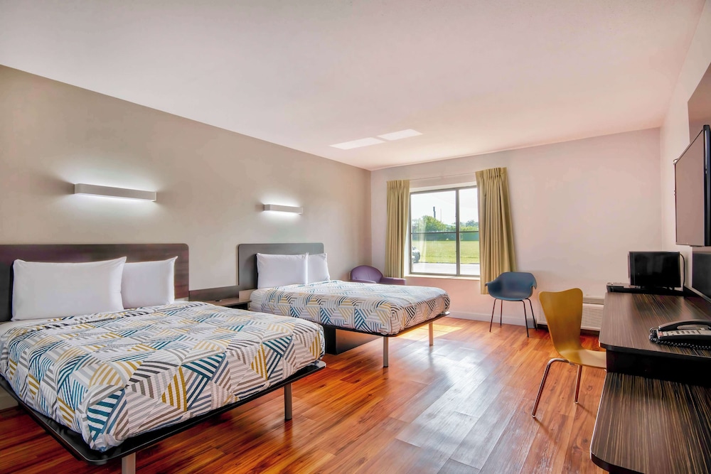 Standard Room, 2 Double Beds, Non Smoking - Photo 1
