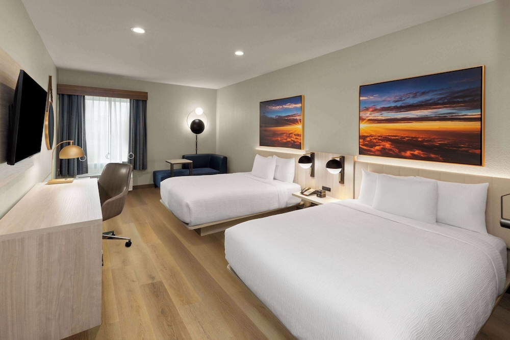 Room, 2 Queen Beds, Mobility Accessible (Bathtub with Grab Bars) photo 1