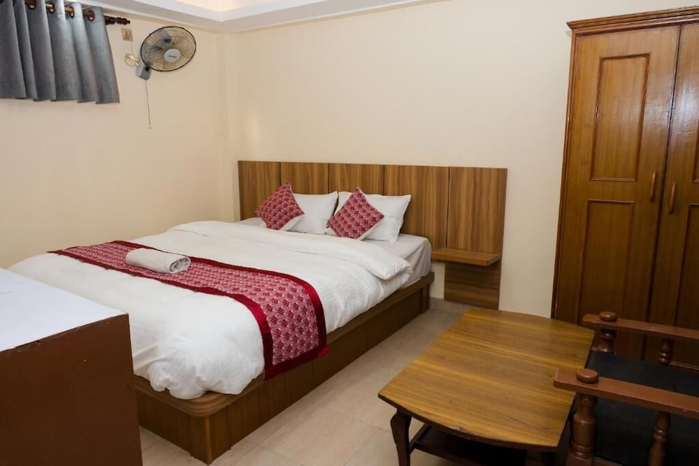 Standard Room, 1 Queen Bed - Photo 1
