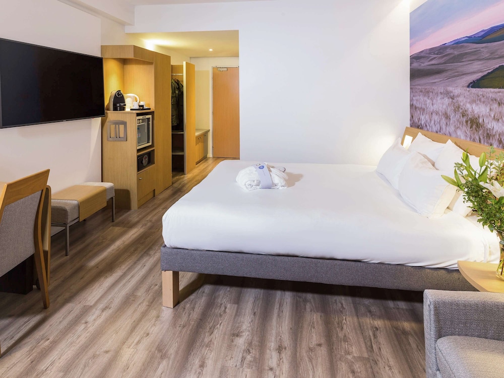Executive Room, 1 Queen Bed thumbnail 6