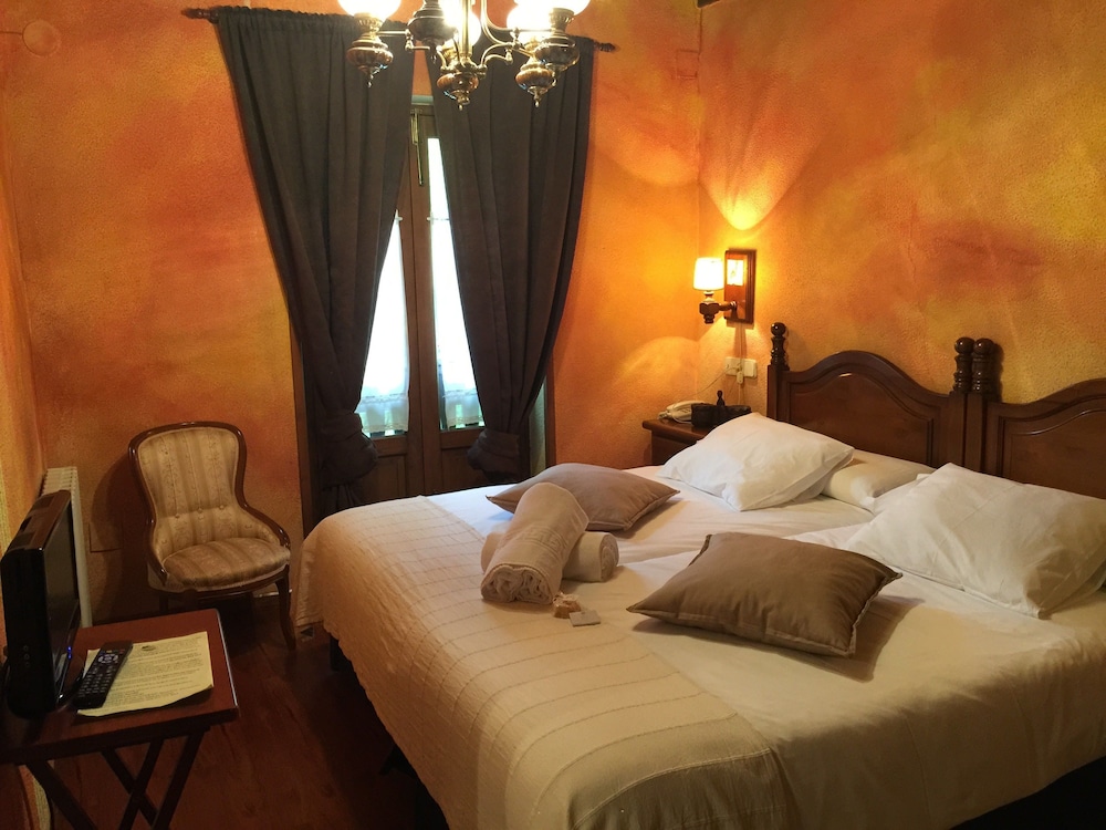 Economy Double Room photo 2