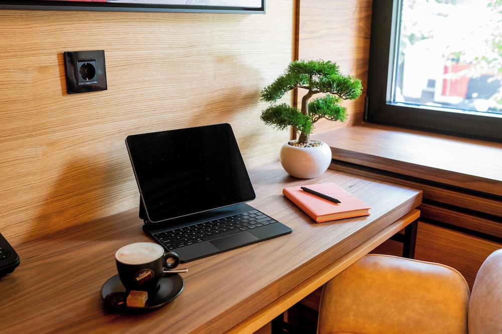 Business Suite - Photo 2