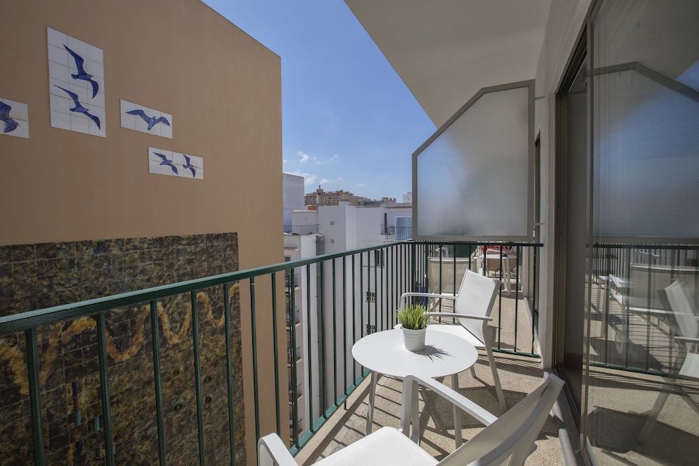 Triple Room, Balcony (2 Adults + 1 Child) - Photo 3
