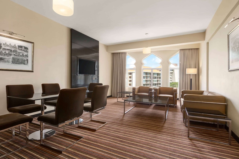 Executive Suite, 1 King Bed, Non Smoking - Photo 1