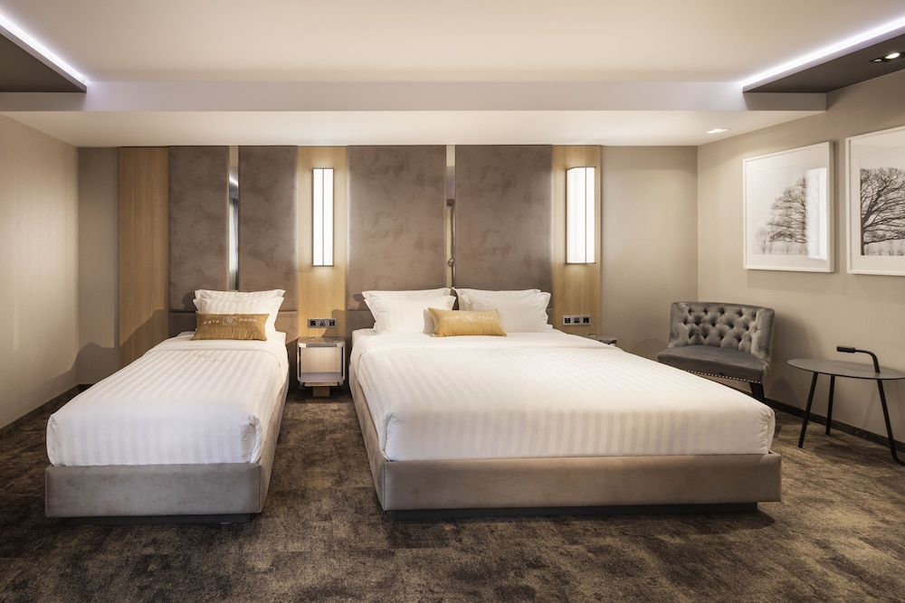 Deluxe Triple Room, Balcony - Photo 16