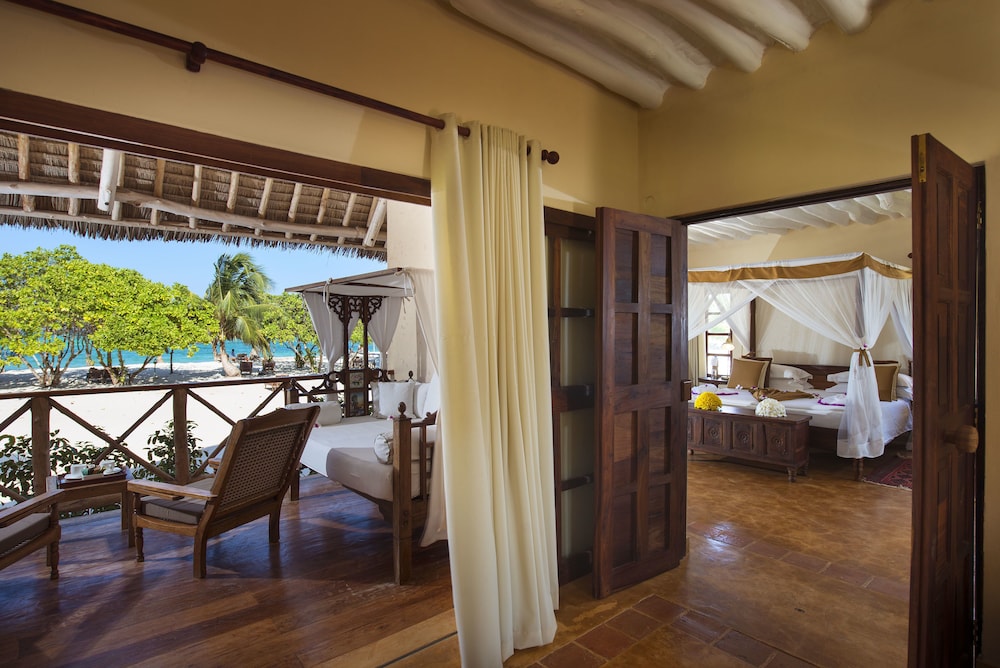 Beach Front Suite - Photo 1