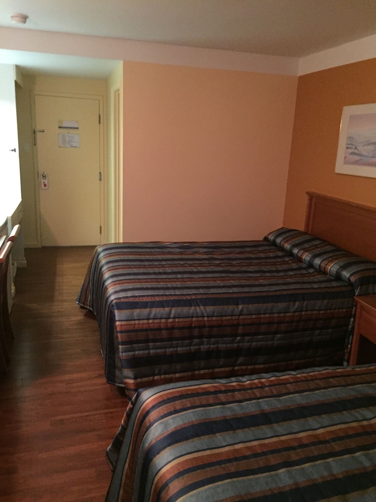 Standard Room, 2 Double Beds, Hot Tub