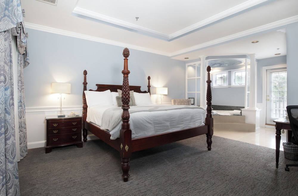Suite - Photo 1