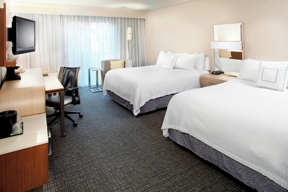 Room, 2 Queen Beds - Photo 1