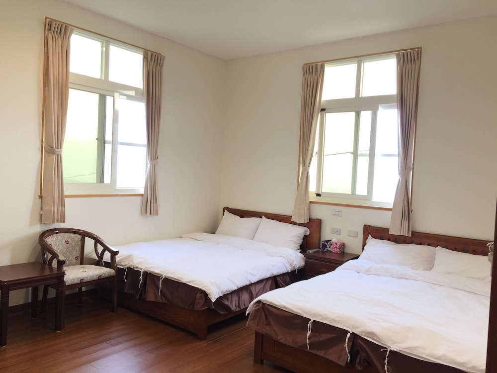 Standard Quadruple Room, 2 Double Beds, Mountain View photo 2