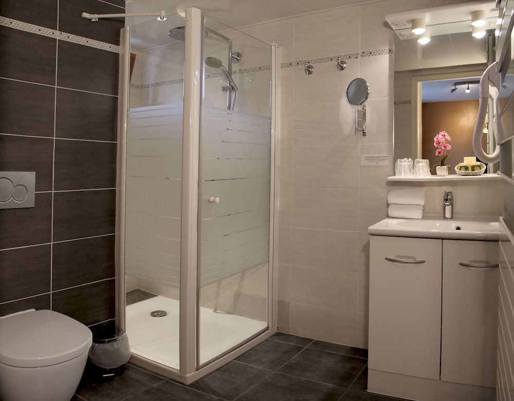 Comfort Room, 1 Double or 2 Twin Beds, Non Smoking photo 3