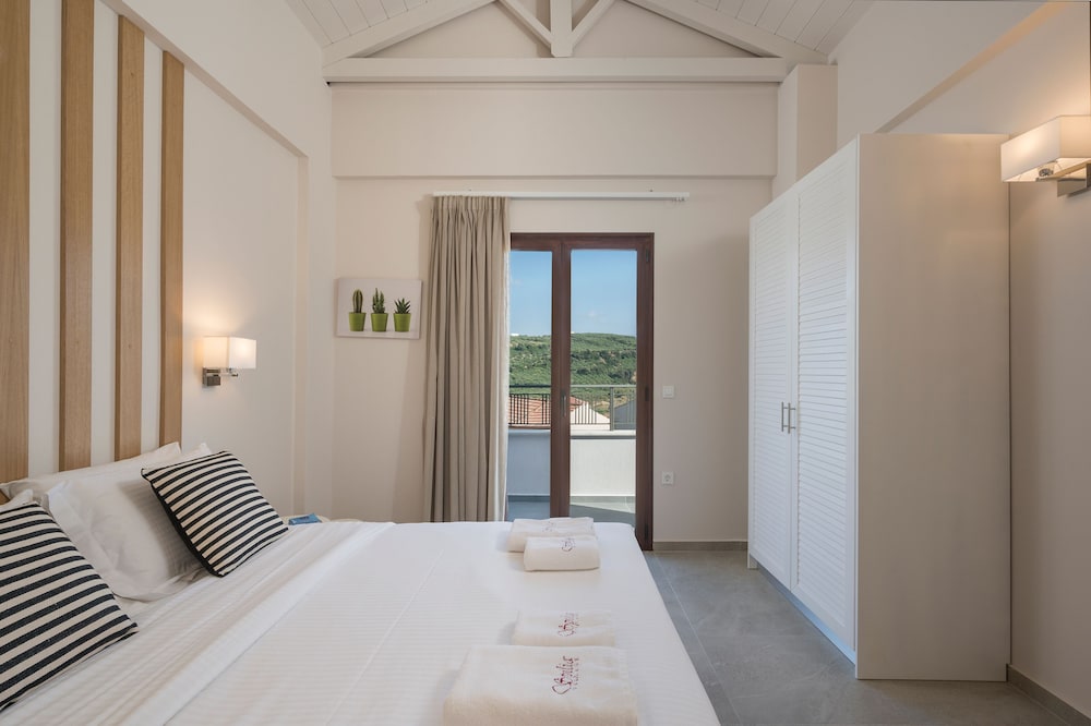 Deluxe Two Bedroom Villa with Sharing Pool photo 3