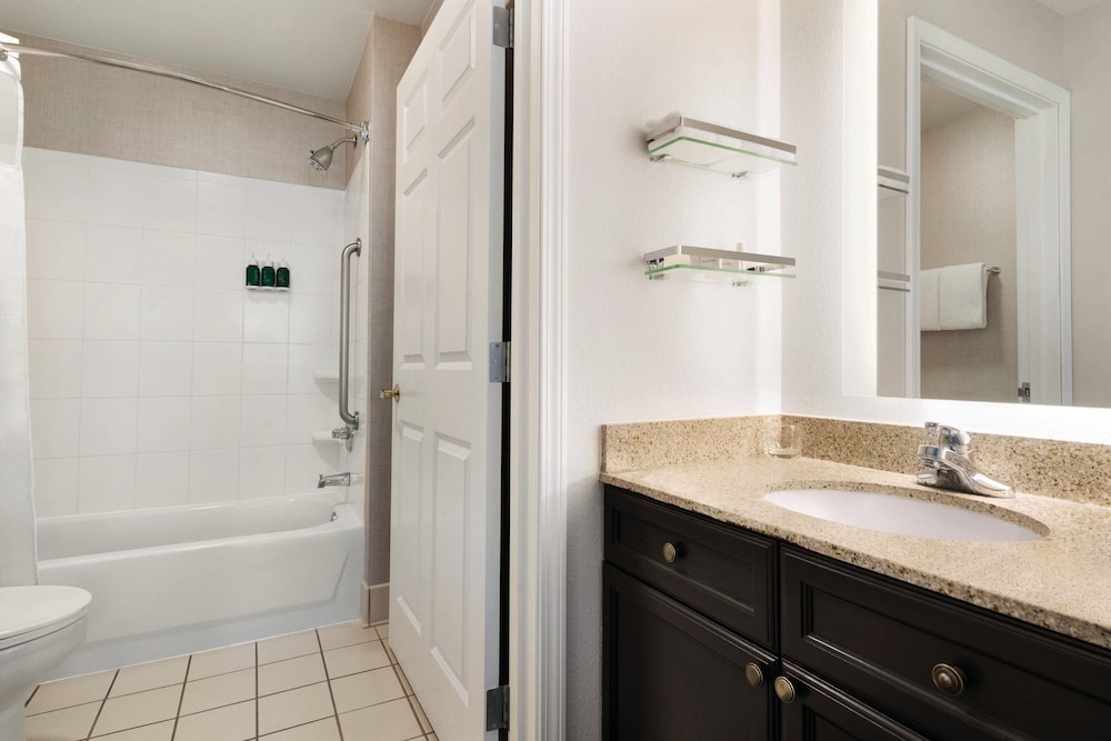 Studio, 1 King Bed (Mobility/Hearing Accessible, Tub) thumbnail 5